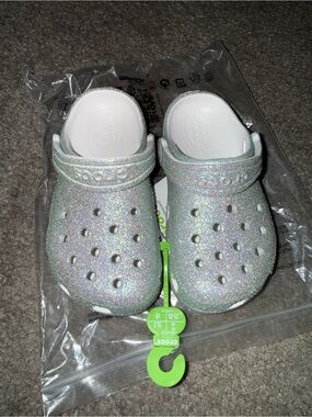 CROCS Kids Glitter Clogs in Iridescent White